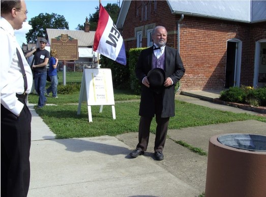 Ken Bowald as Peter Hayden